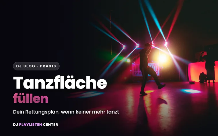 Ein einzelner Tänzer auf einer leeren Tanzfläche im bunten Scheinwerferlicht